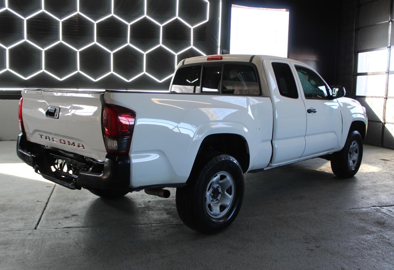 Toyota Tacoma Access Cab Image 9