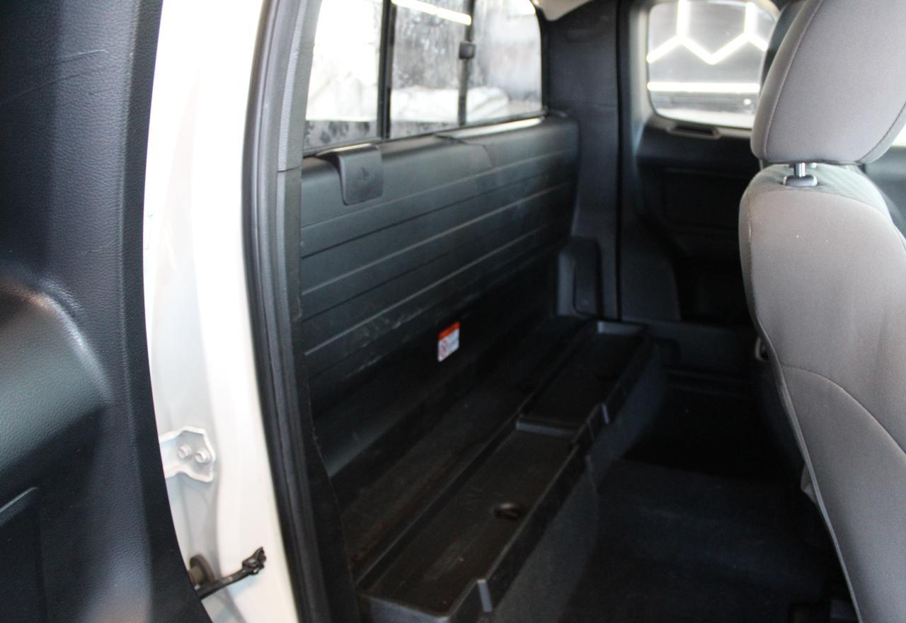 Toyota Tacoma Access Cab Image 4