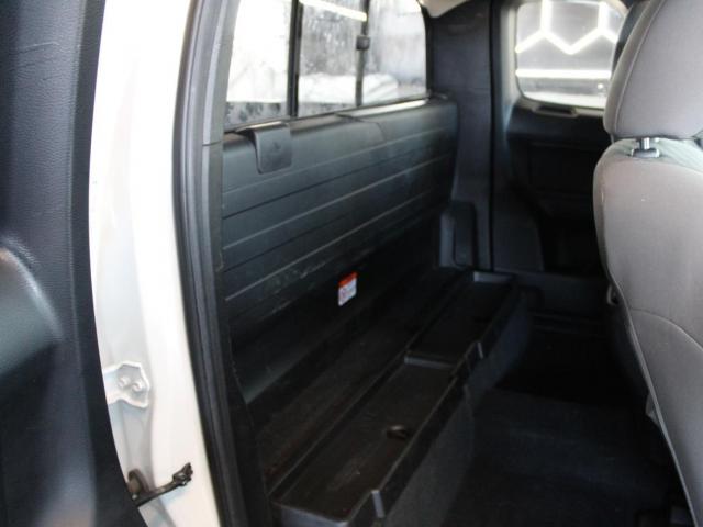 Toyota Tacoma Access Cab Image 4