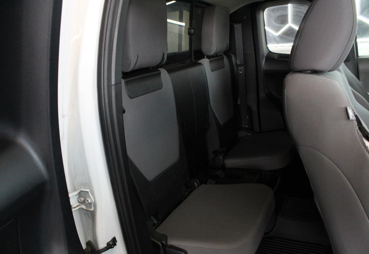 Toyota Tacoma Access Cab Image 4