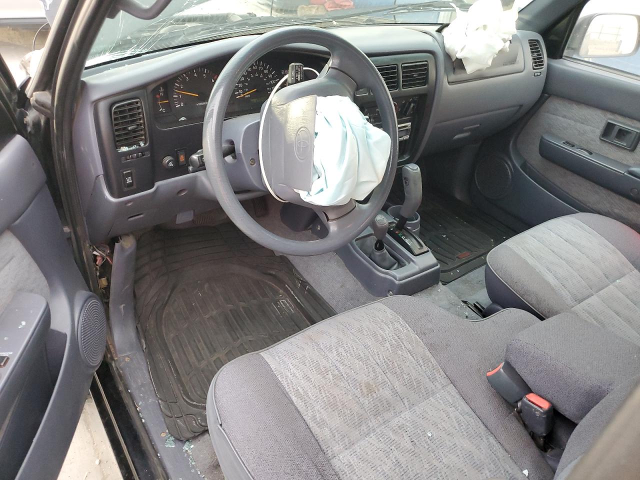 Toyota Tacoma Xtracab Image 4