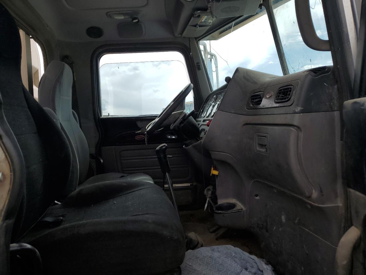 Peterbilt 367 Image 6