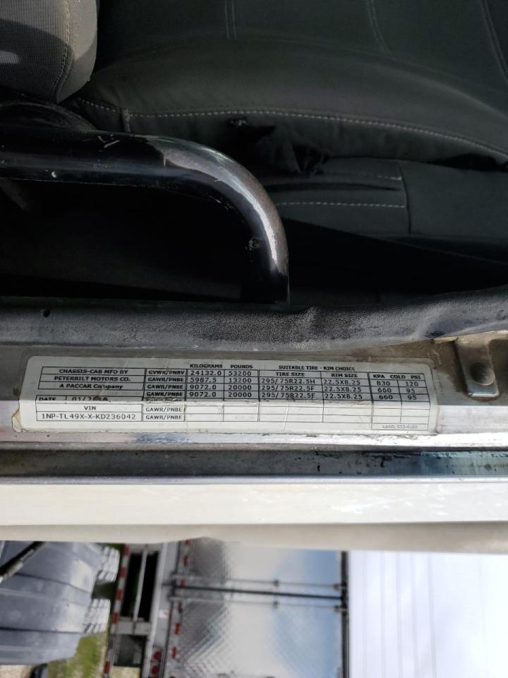 Peterbilt 367 Image 7