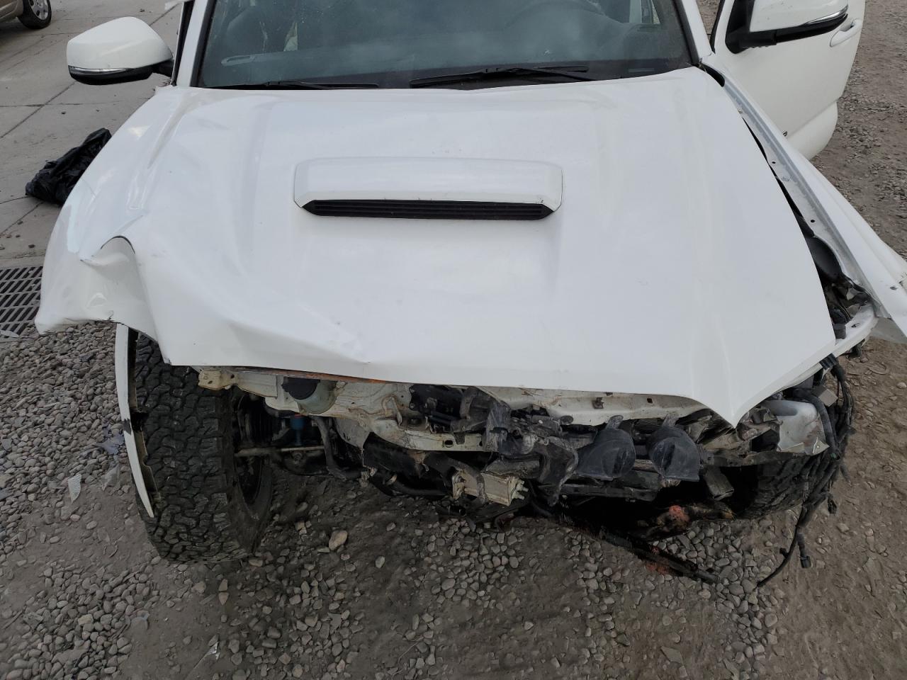 Toyota Tacoma Double Cab Image 11