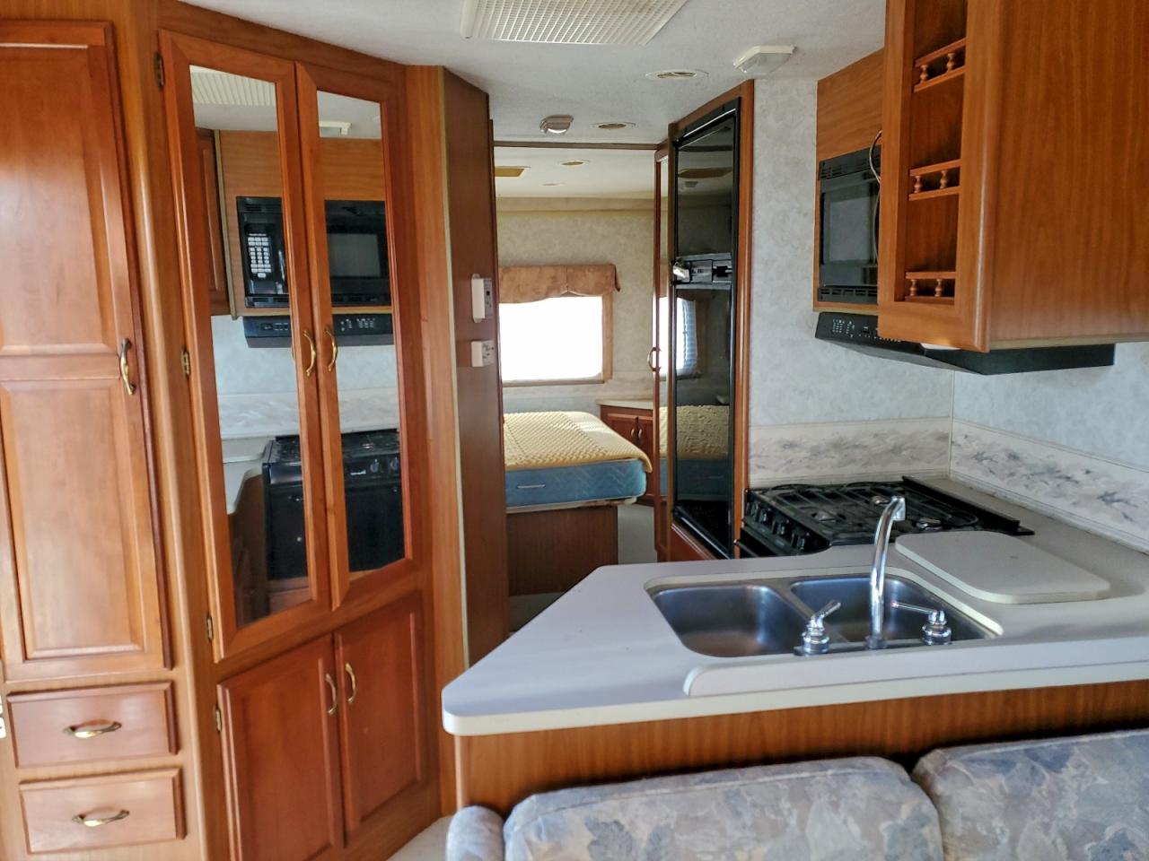 Ford Econoline E450 Super Duty Cutaway Van Rv Image 3