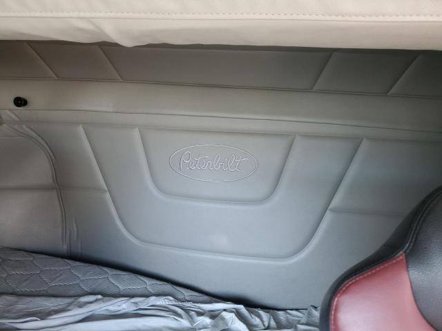 Peterbilt Tractor 579 Image 4