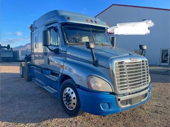  Salvage Freightliner Cascadia 1