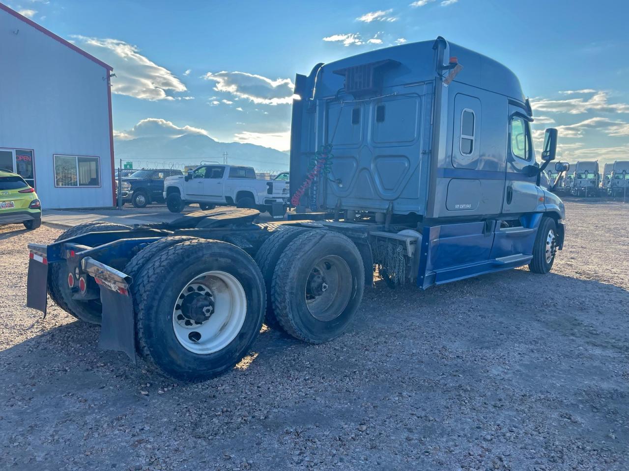 Freightliner Cascadia 1 Image 13