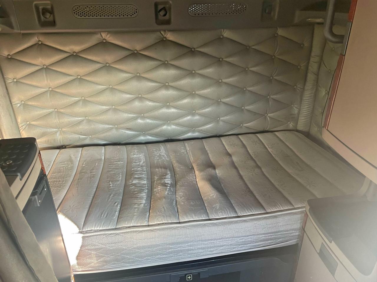 Freightliner Cascadia 1 Image 14