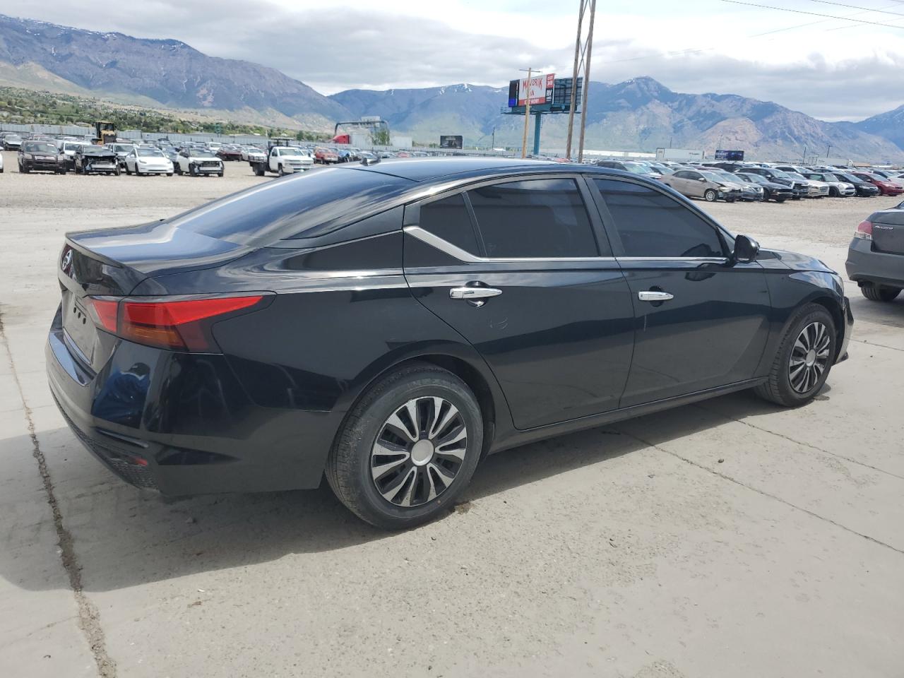 Nissan Altima S Image 3