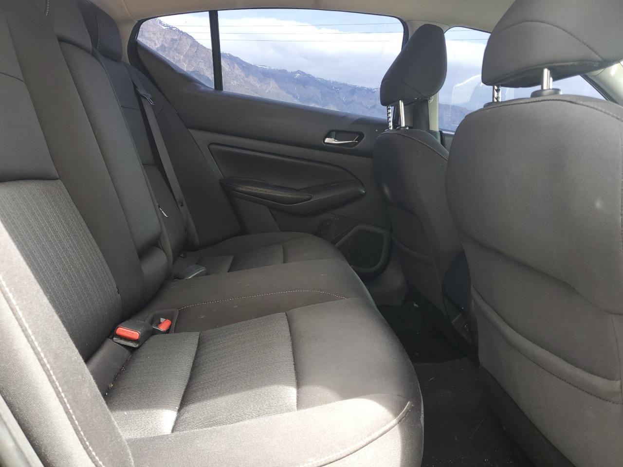 Nissan Altima S Image 7