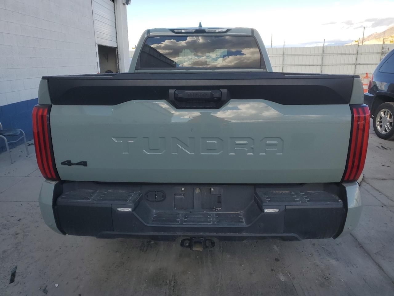 Toyota Tundra Crewmax Sr5 Image 2