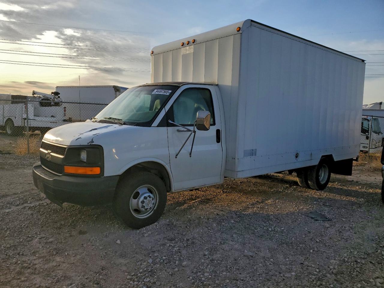 Chevrolet Express Image 2