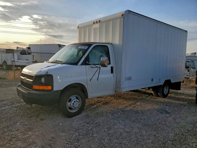 Chevrolet Express Image 2