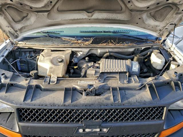 Chevrolet Express Image 10