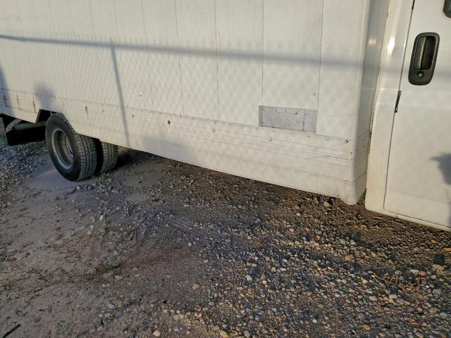 Chevrolet Express Image 11