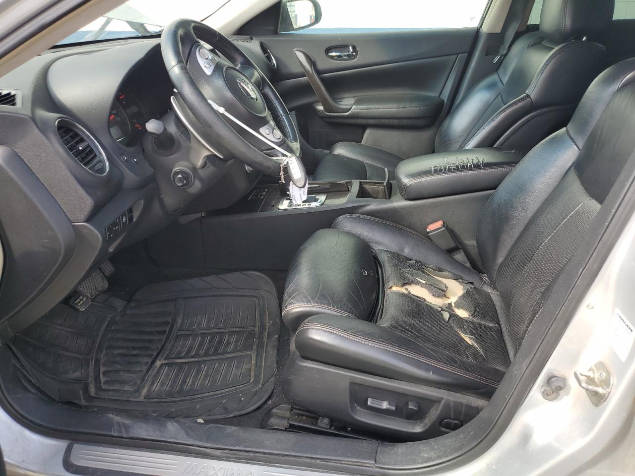 Nissan Maxima S Image 3