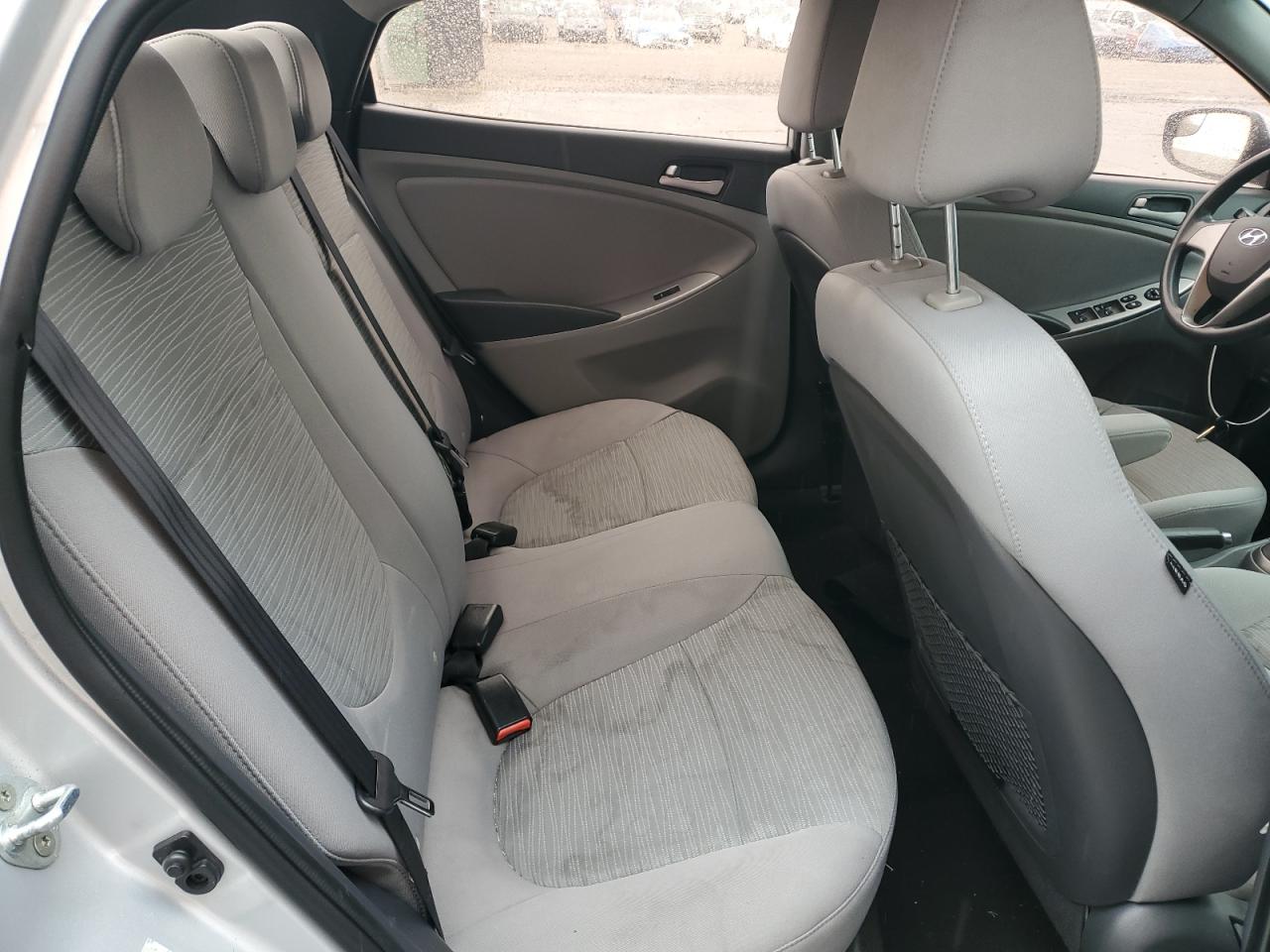 Hyundai ACCENT Gls Image 11