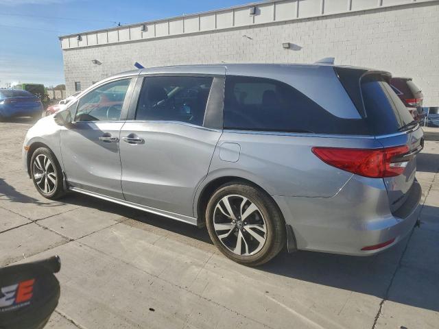 Honda Odyssey Touring Image 3