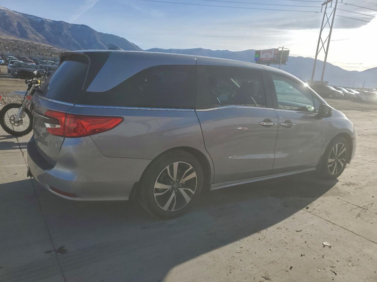 Honda Odyssey Touring Image 2