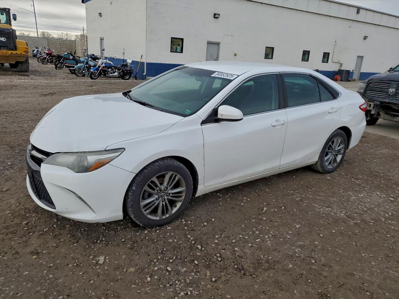 Toyota Camry Le Image 1