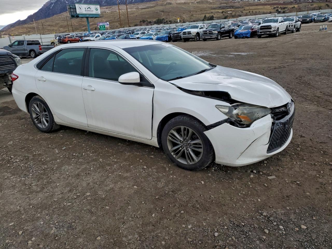Toyota Camry Le Image 11