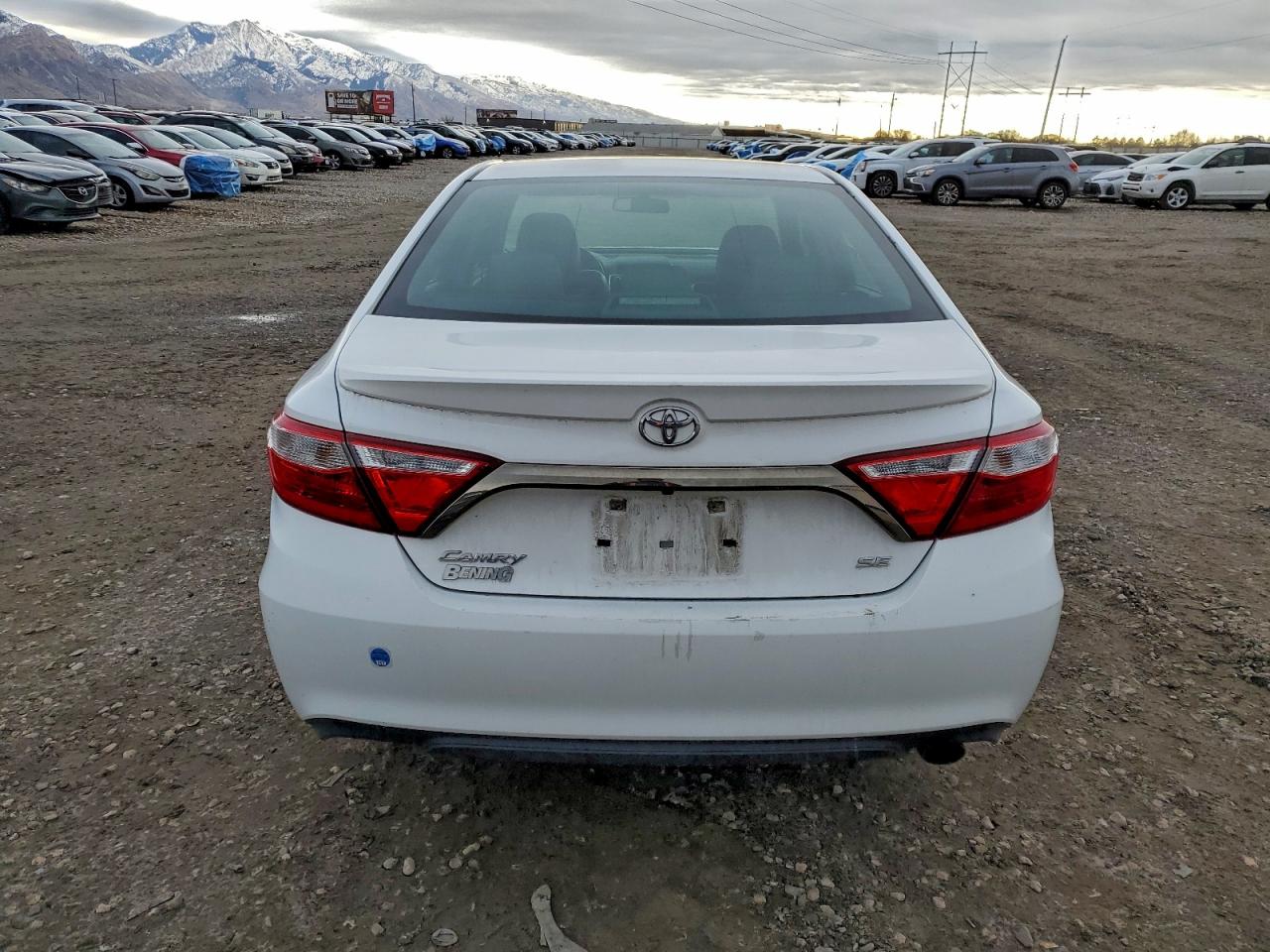 Toyota Camry Le Image 10