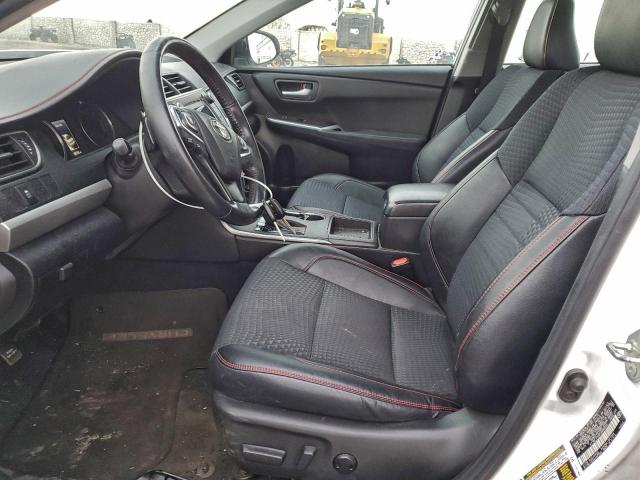 Toyota Camry Le Image 4