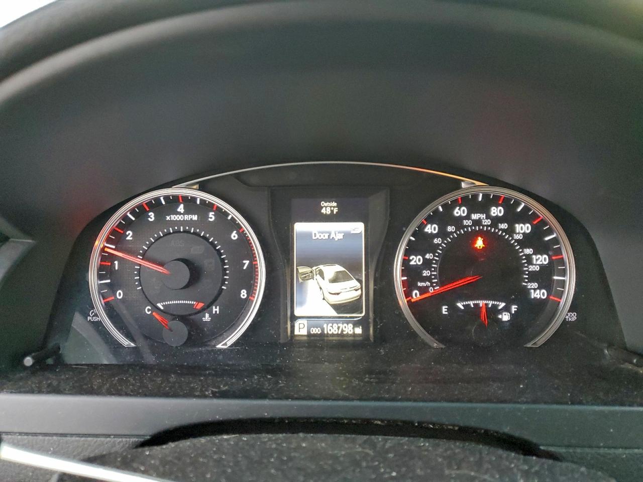 Toyota Camry Le Image 6