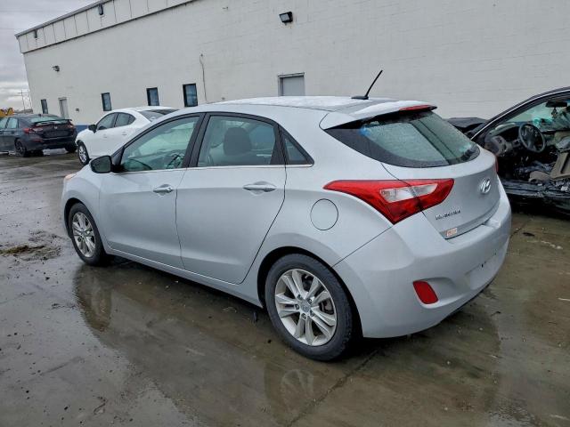 Hyundai ELANTRA Image 3