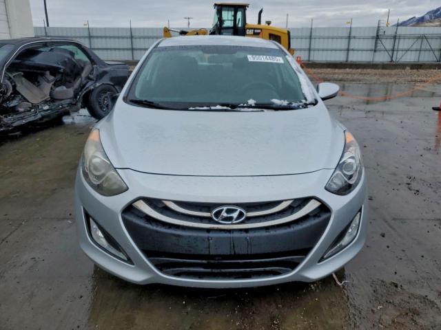 Hyundai ELANTRA Image 4