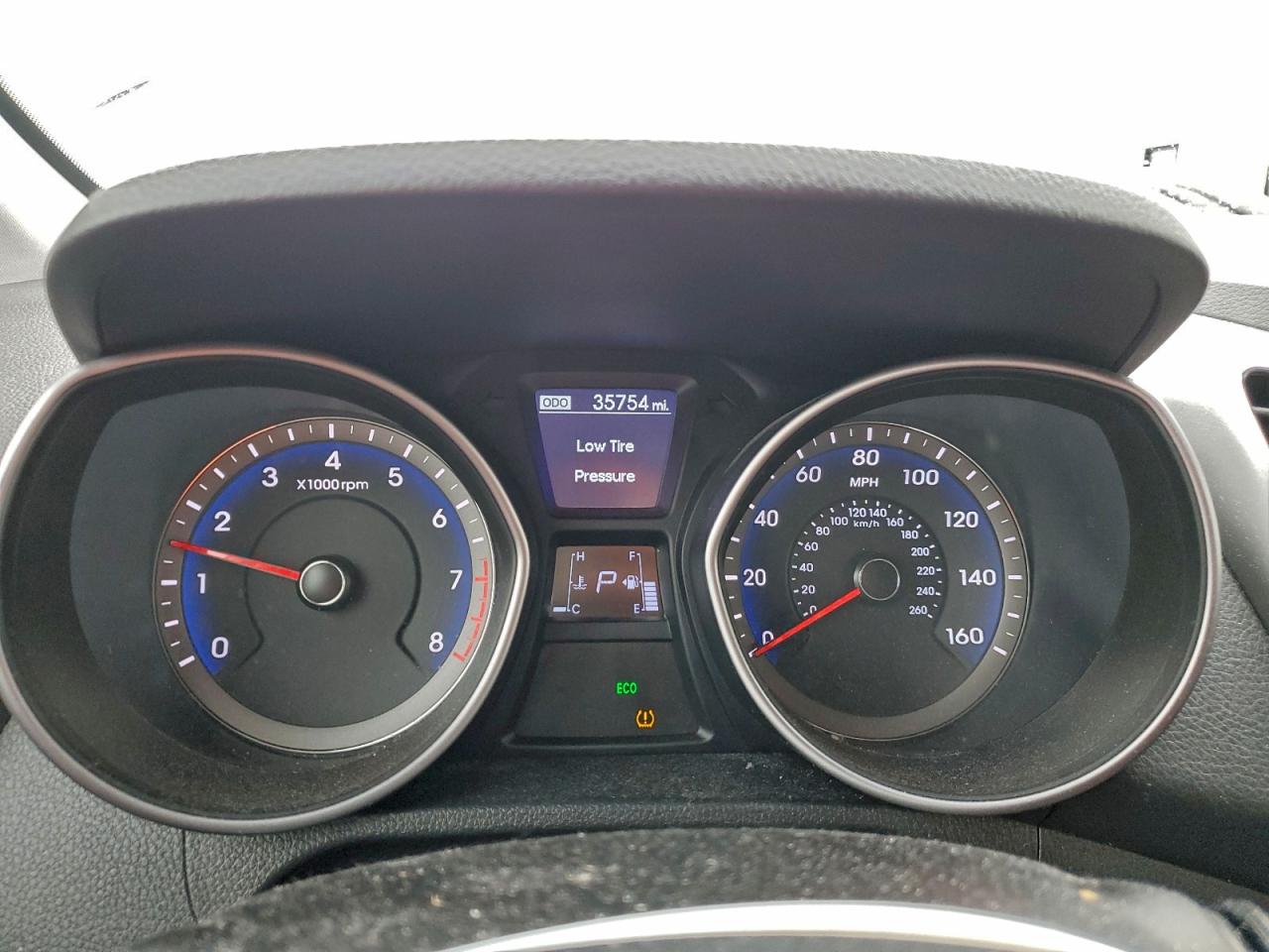 Hyundai ELANTRA Image 10