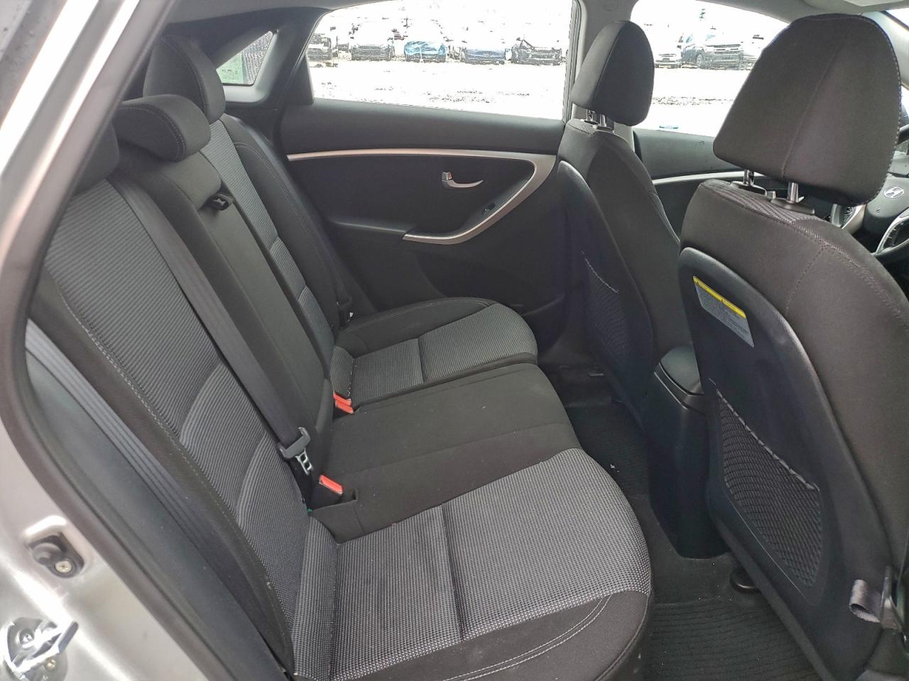 Hyundai ELANTRA Image 2