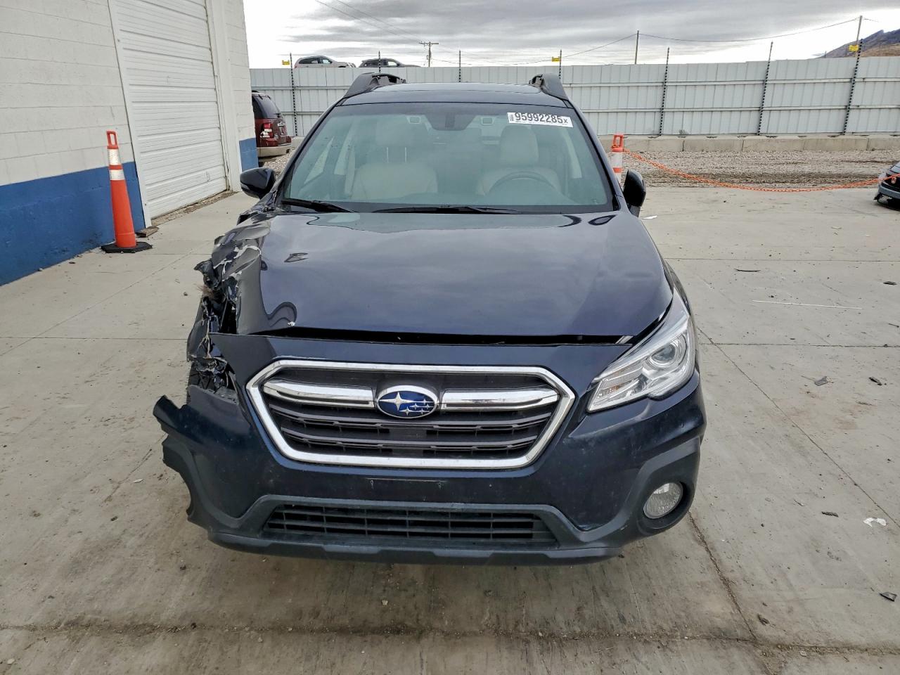 Subaru Outback 2.5i Limited Image 6