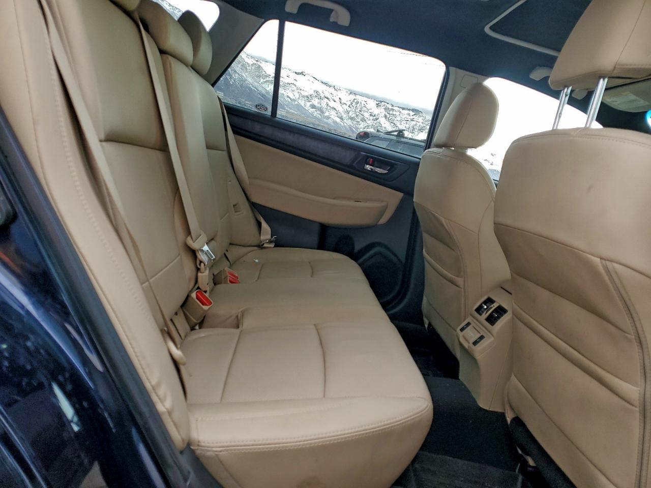 Subaru Outback 2.5i Limited Image 10