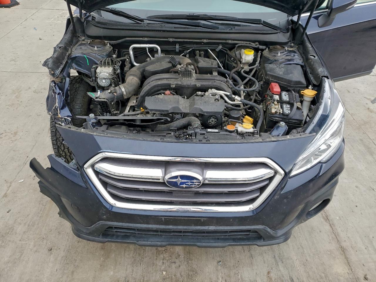 Subaru Outback 2.5i Limited Image 12