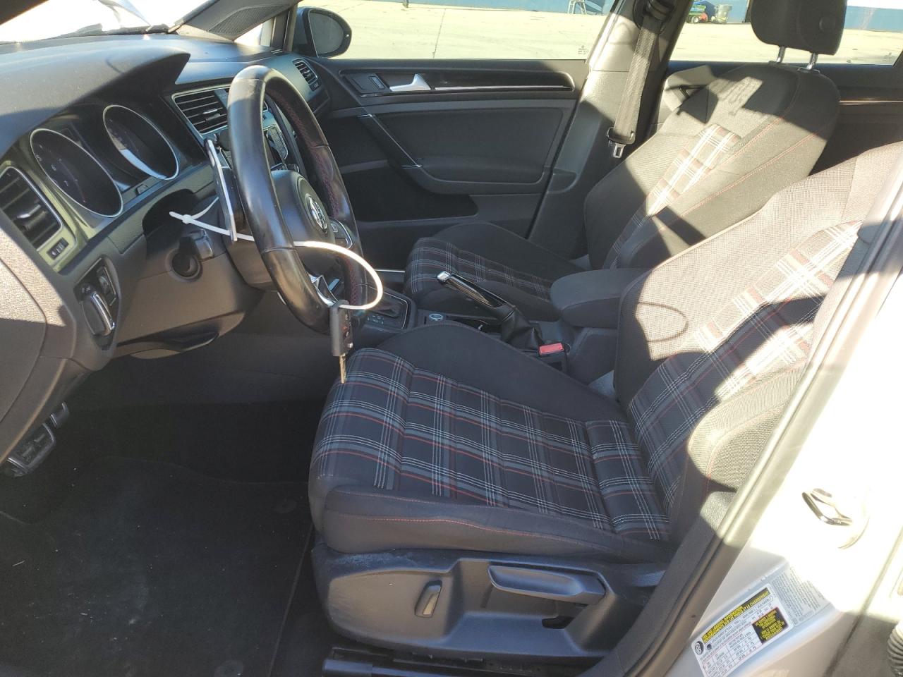 Volkswagen GTI Image 5