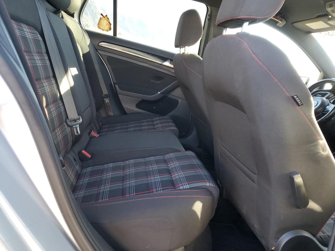 Volkswagen GTI Image 9