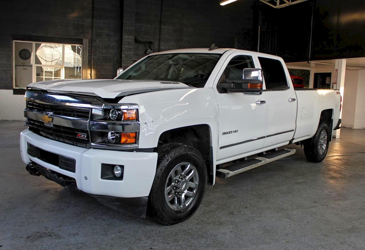 Chevrolet Silverado K3500 Ltz Image 2