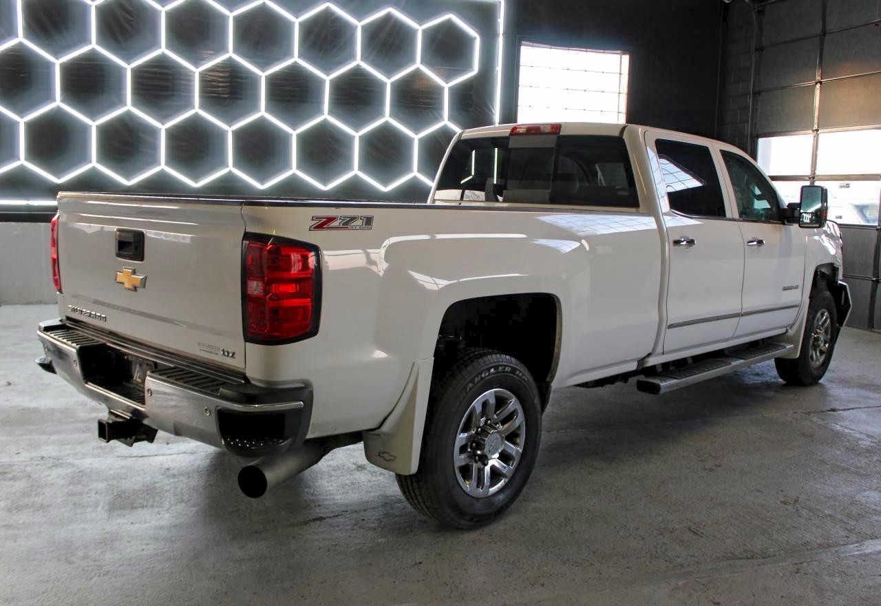 Chevrolet Silverado K3500 Ltz Image 9