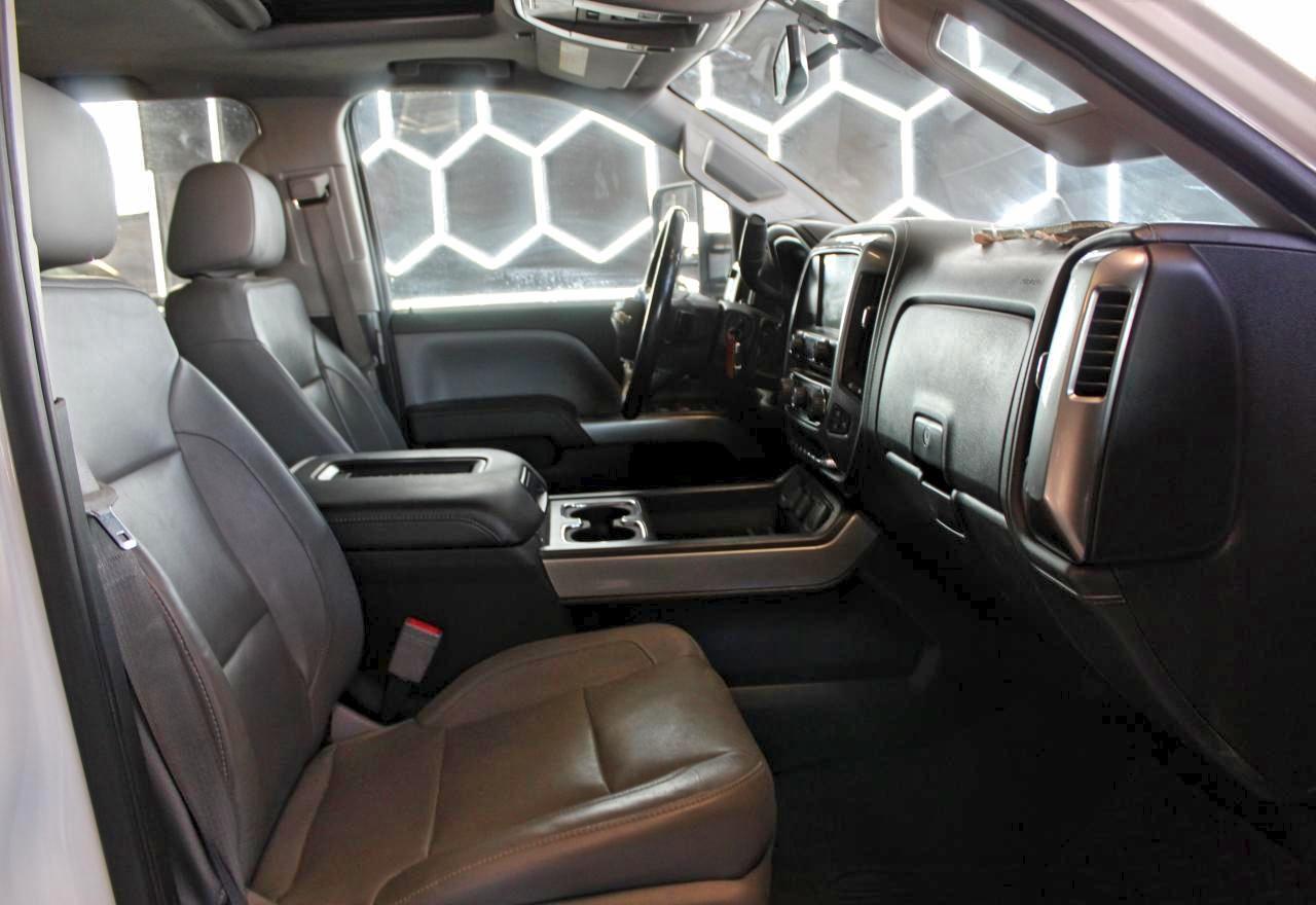 Chevrolet Silverado K3500 Ltz Image 8