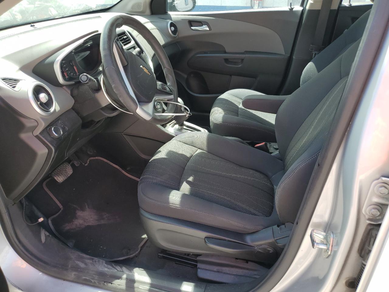 Chevrolet Sonic Lt Image 2