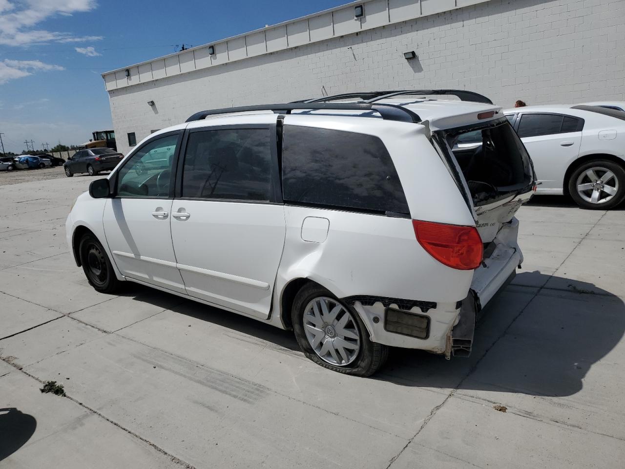 Toyota Sienna Ce Image 12