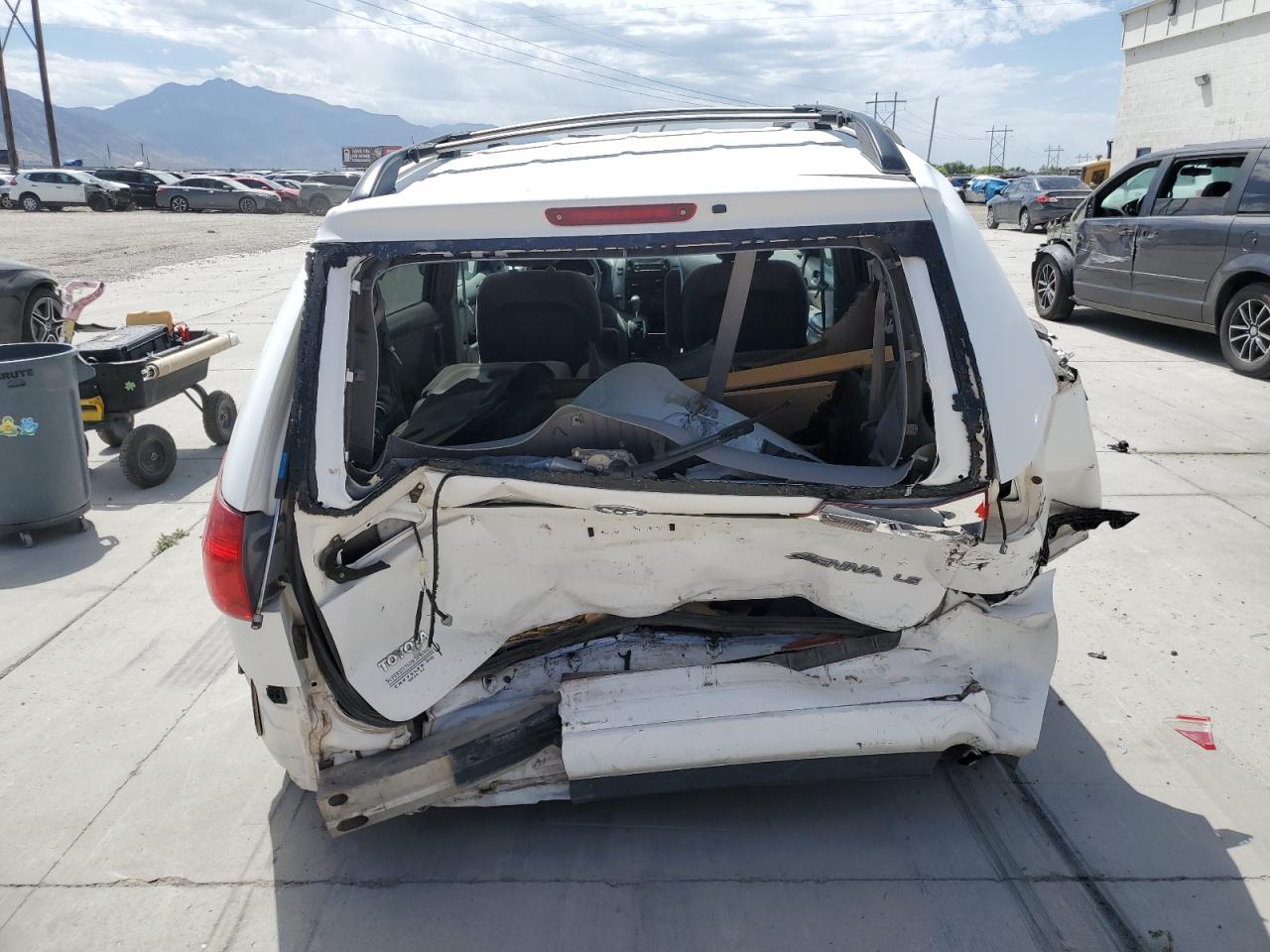 Toyota Sienna Ce Image 4