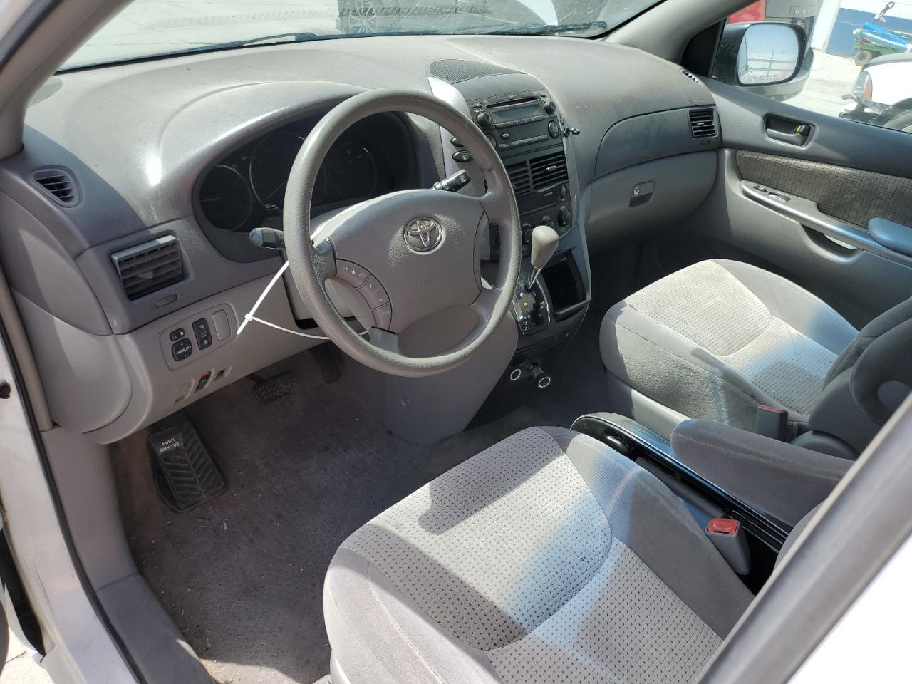 Toyota Sienna Ce Image 13