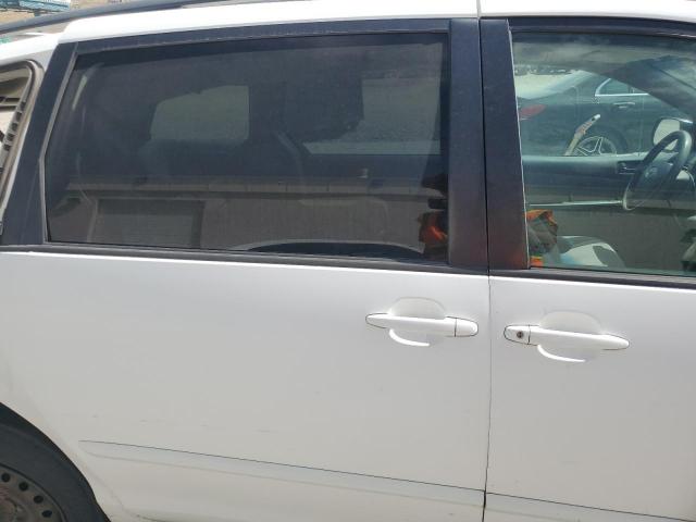 Toyota Sienna Ce Image 11