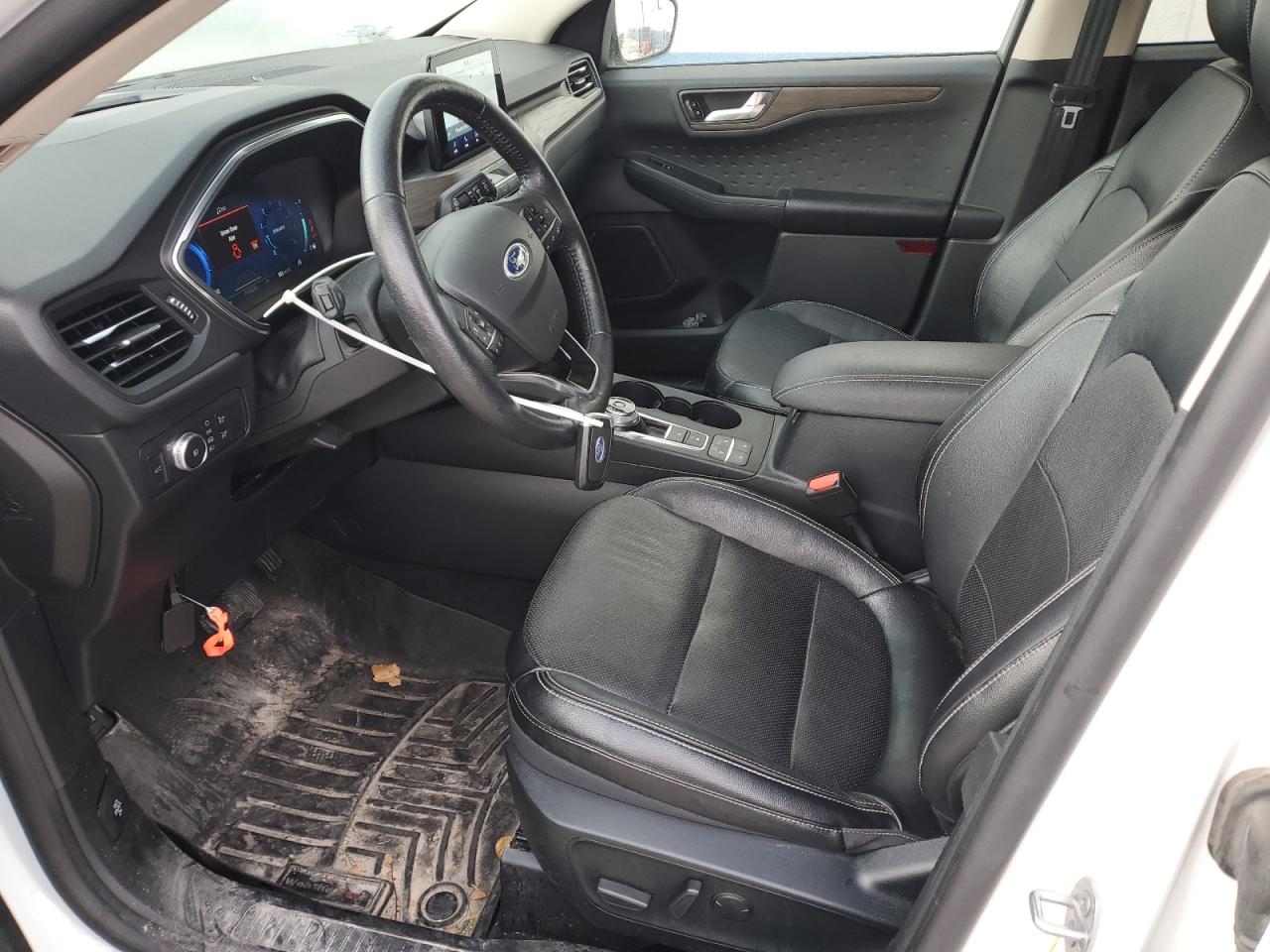 Ford Escape Titanium Image 10