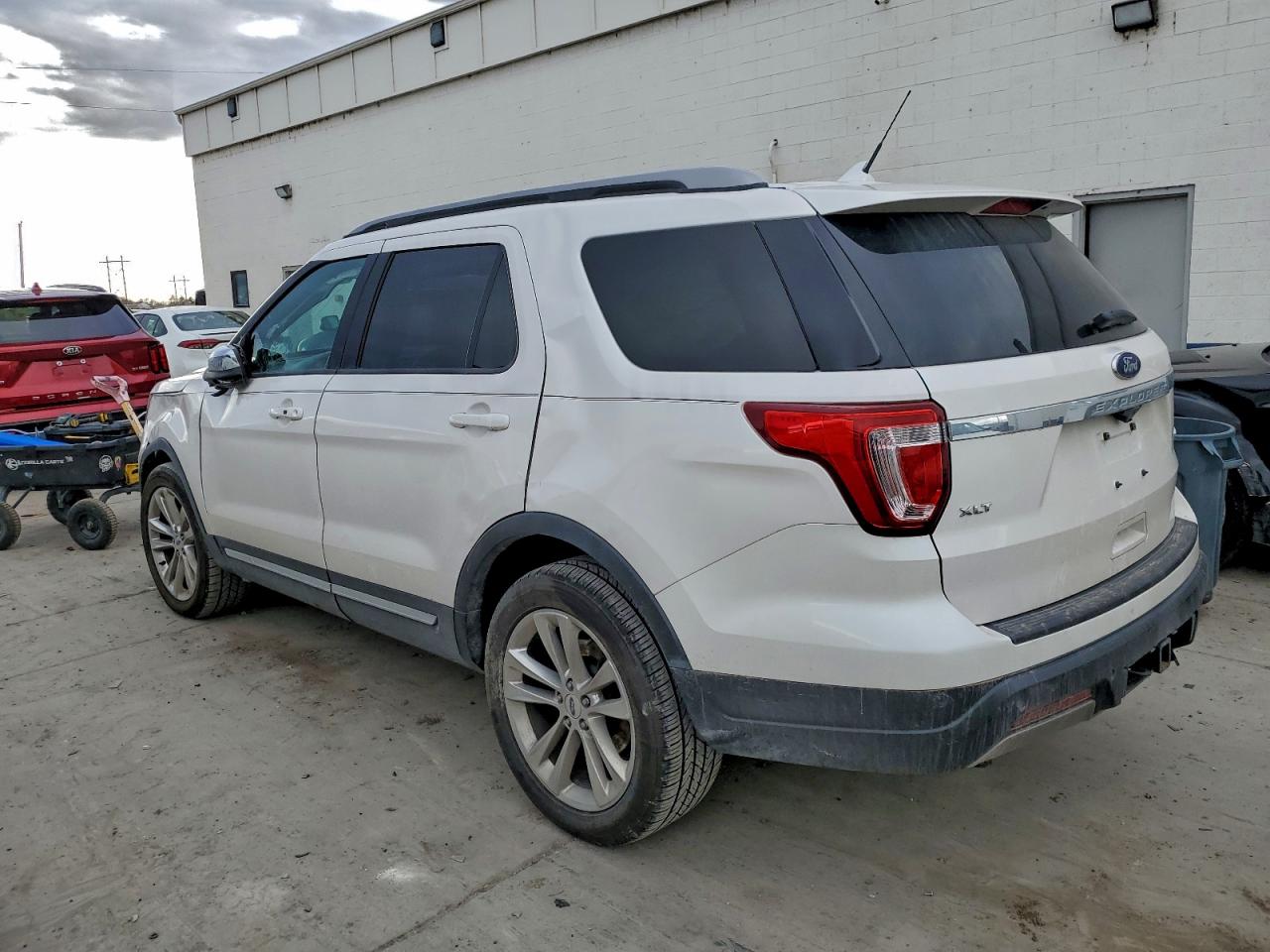Ford Explorer Xlt Image 3