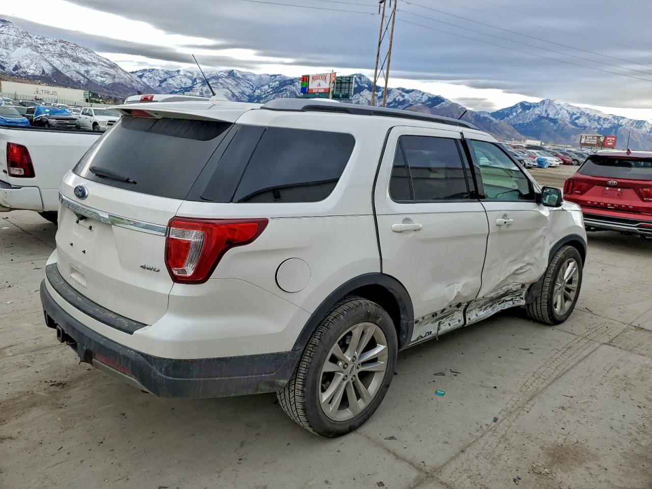 Ford Explorer Xlt Image 4