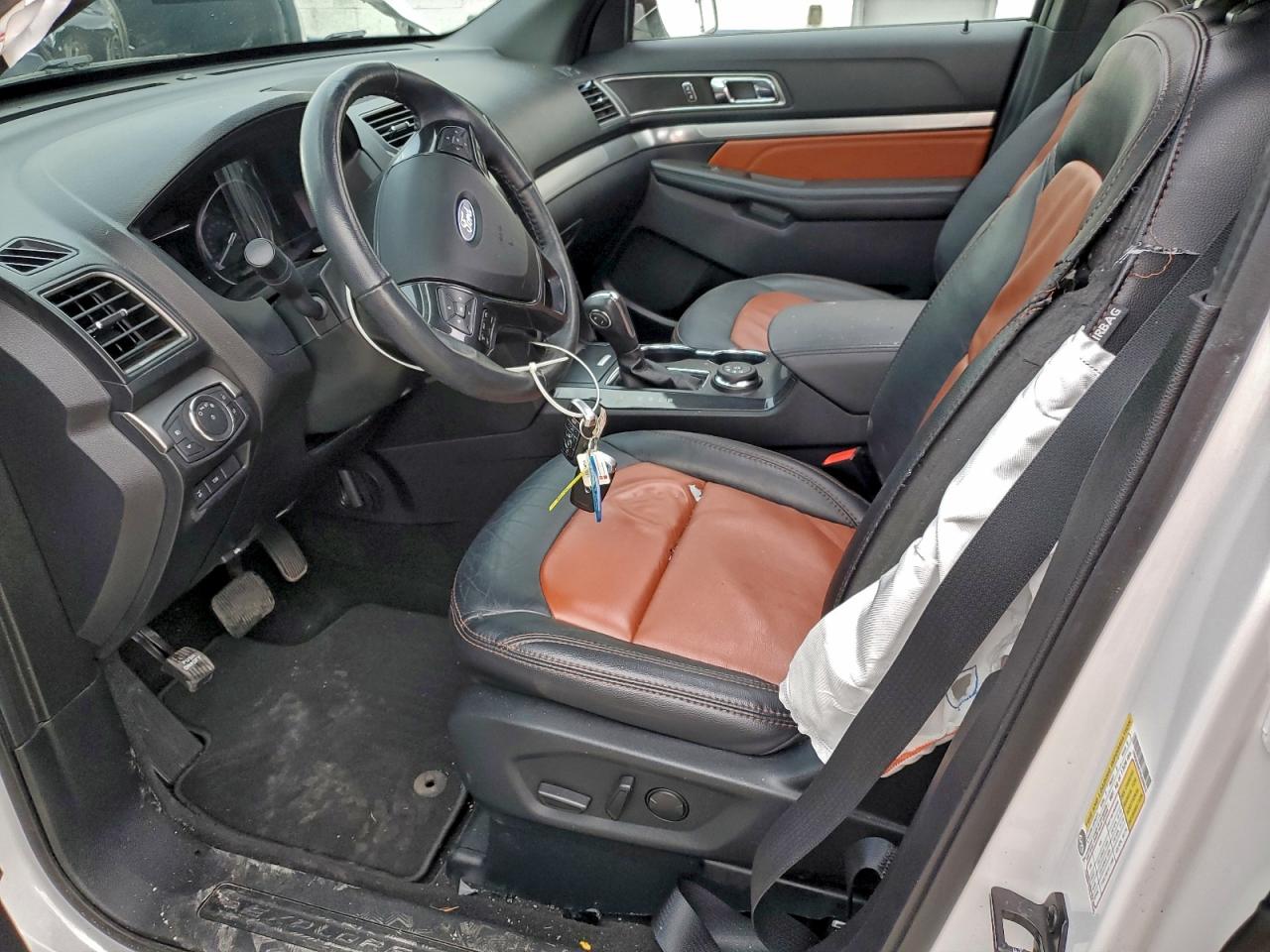 Ford Explorer Xlt Image 9